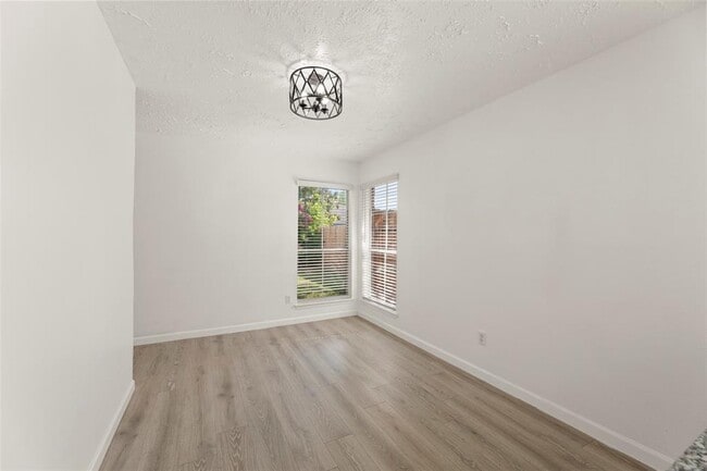 Building Photo - 419 Capehill Dr
