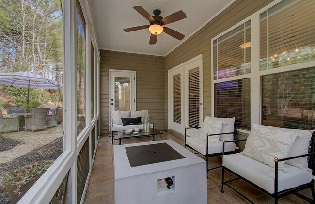 Building Photo - 3822 Carriage House Dr