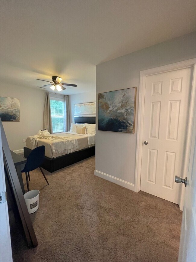 Building Photo - Beautifully Furnished 4-Bedroom Home with ...