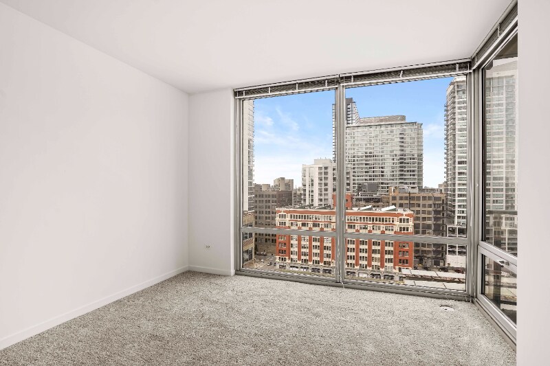 Building Photo - 757 S Clark St