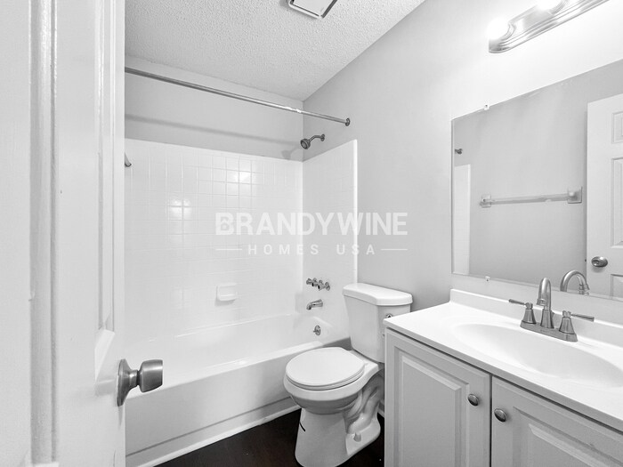 Building Photo - 4580 Chelwood Dr