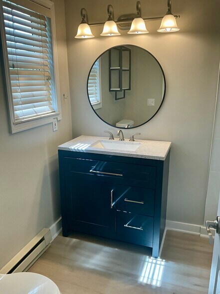 Full Bath - 27796 Reo Rd
