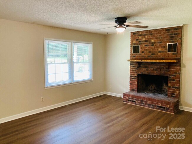 Building Photo - 7984 Secluded Ln