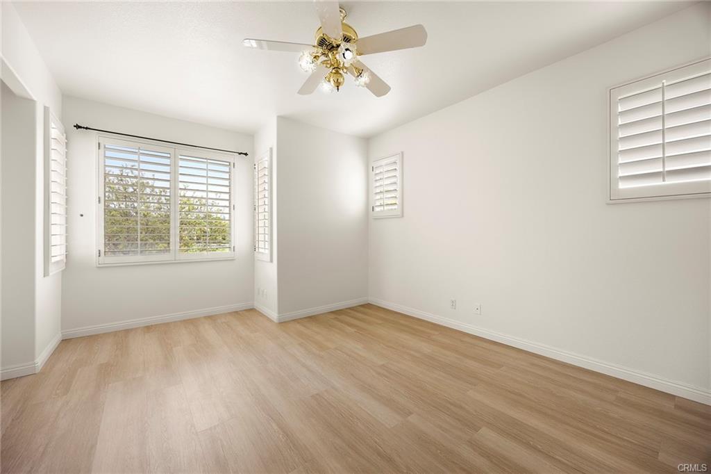Master bedroom - 2479 Sunningdale Dr