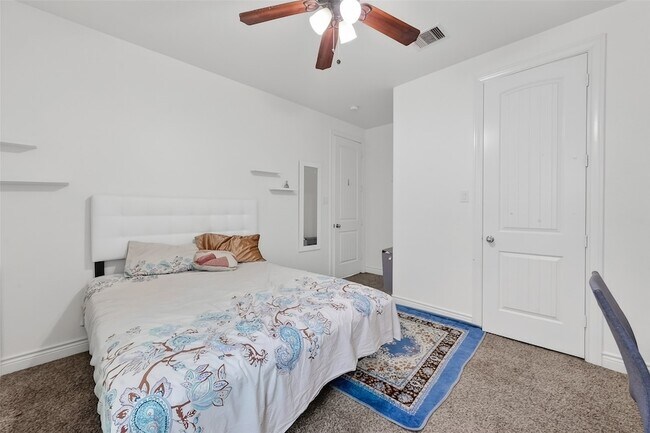 Building Photo - 6515 Sterling Shores Ln