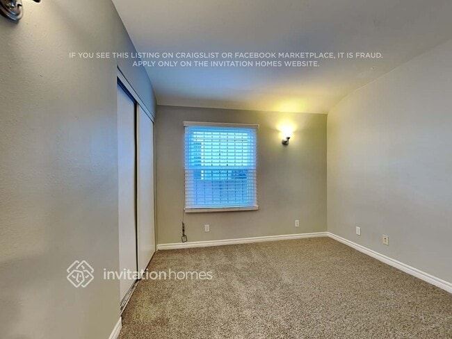 Building Photo - 758 W 104th St