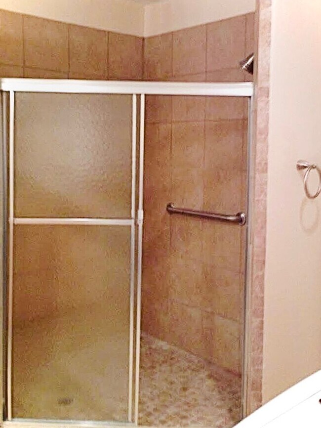 Building Photo - 2/2 w/ Loft - Electric Included!