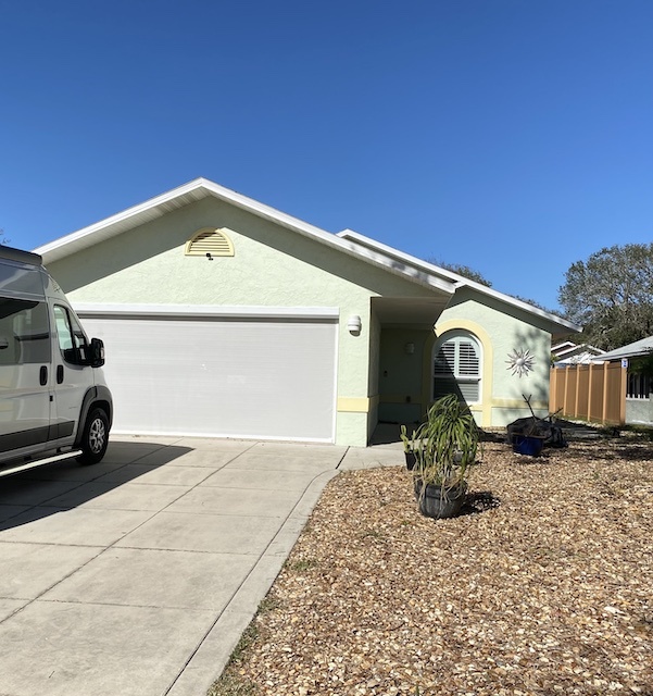 Garage with screen door - 810 E 23rd Ave