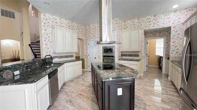 Building Photo - 934 Westpark Dr