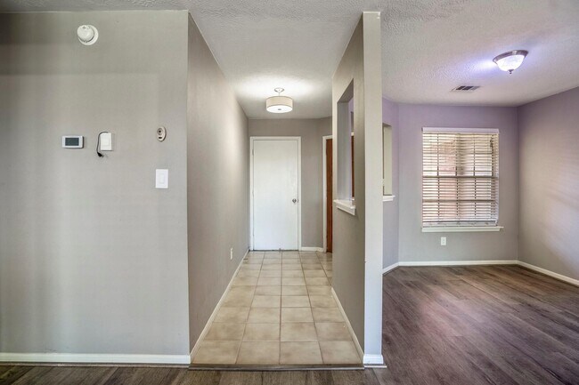 Building Photo - 5211 Roserock Ln