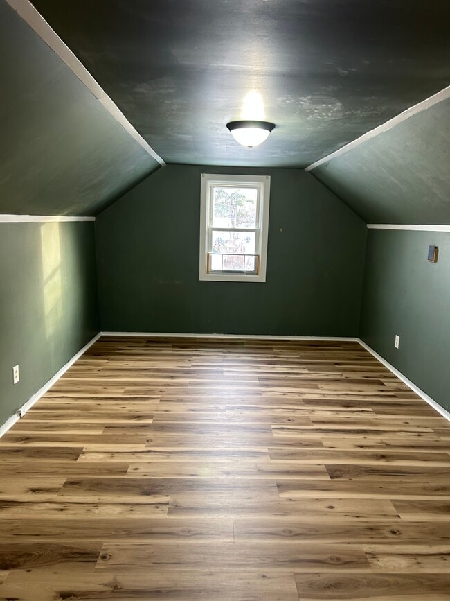 Building Photo - 1607 Howard St