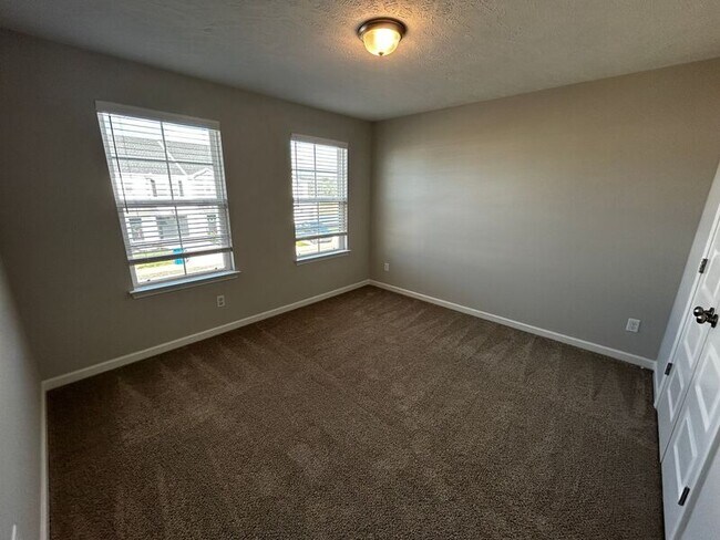 Building Photo - 1904 Bethpage Dr