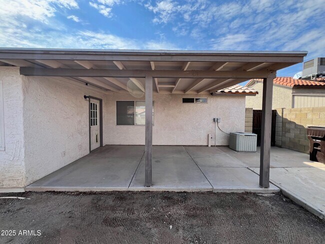 Building Photo - 11231 W Golden Ln