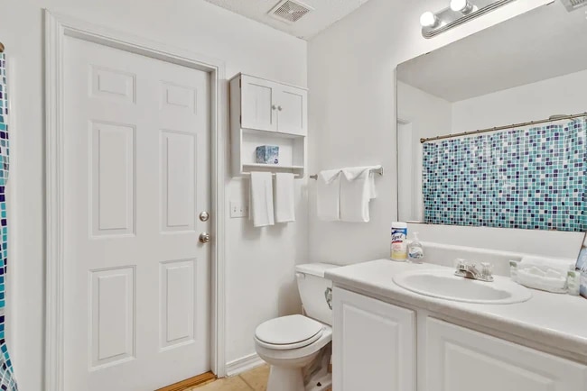 Building Photo - 3033 Classic Dr