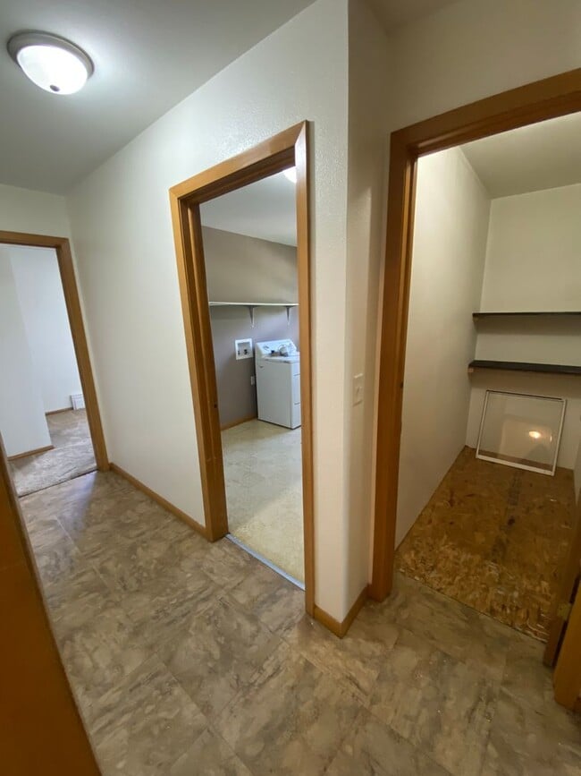 Building Photo - 106 8th St NW