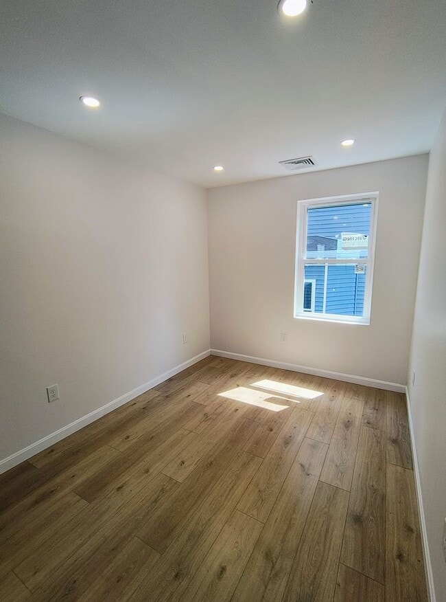 Building Photo - ****Providence/Northside – Brand-New Const...