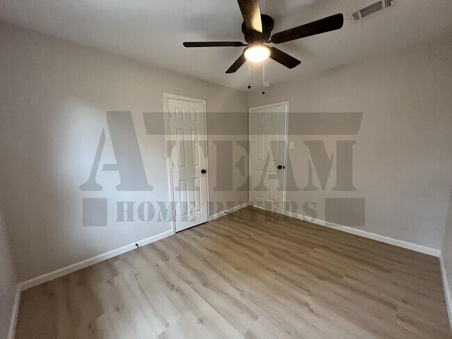 Building Photo - Beautifully updated 3-bedroom, 2-bathroom