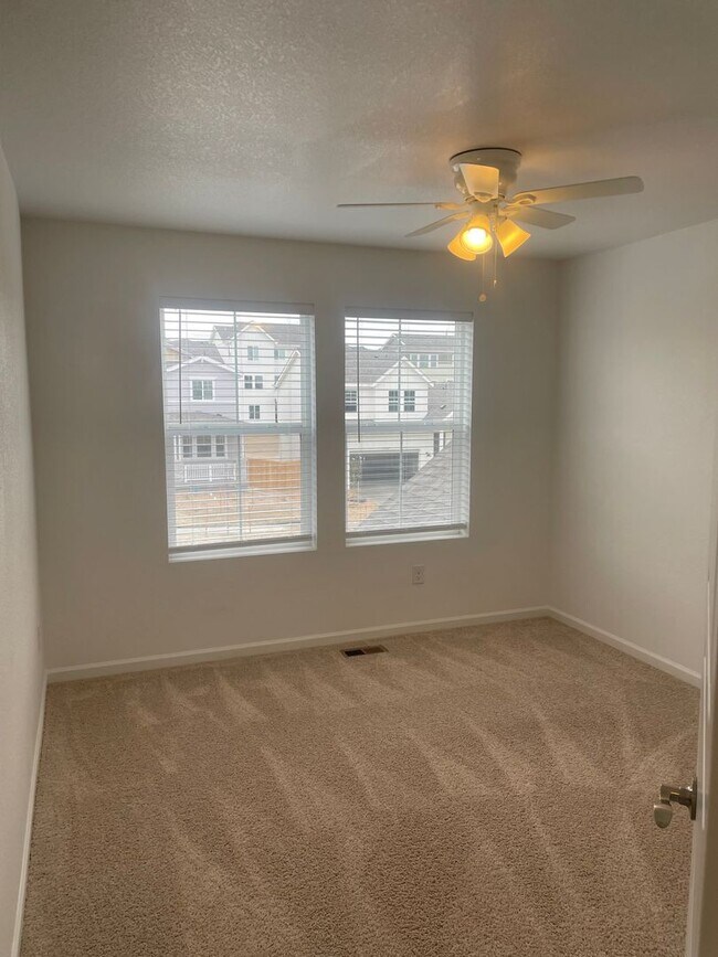 Building Photo - Beautiful home for rent between Parker and...