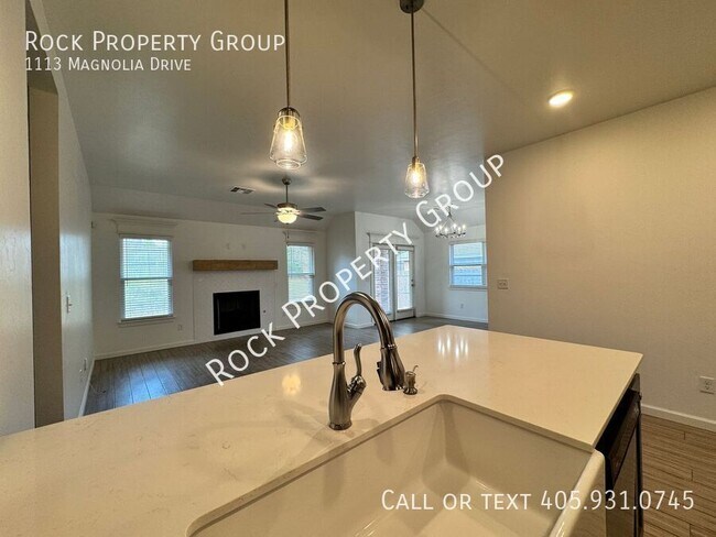 Building Photo - 1113 Magnolia Dr
