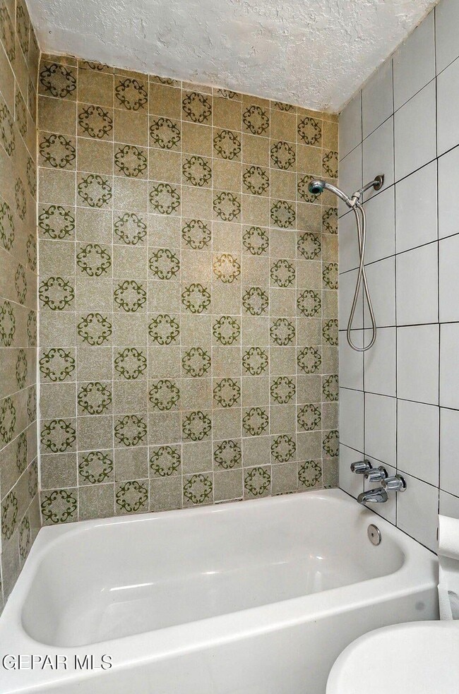 Building Photo - 5912 Cleveland Ave