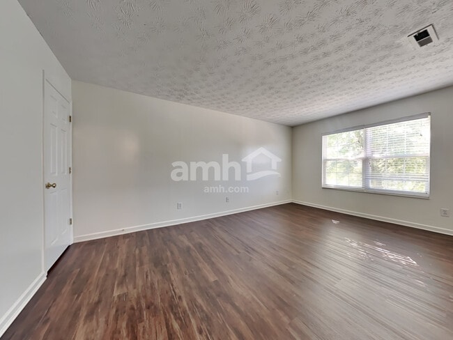 Building Photo - 5891 Eagle Creek Ct