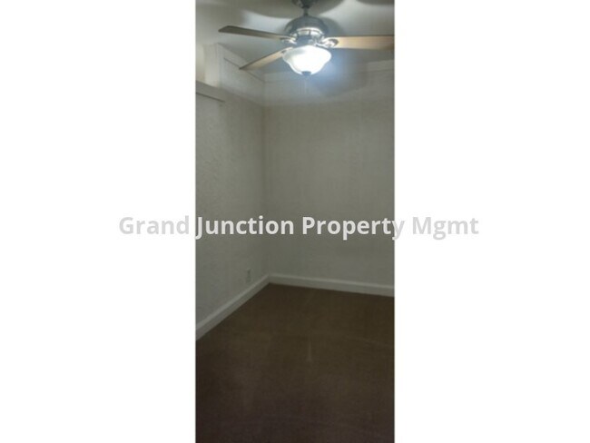 Building Photo - Walk To Your Favorite Main Street Spot Fro...