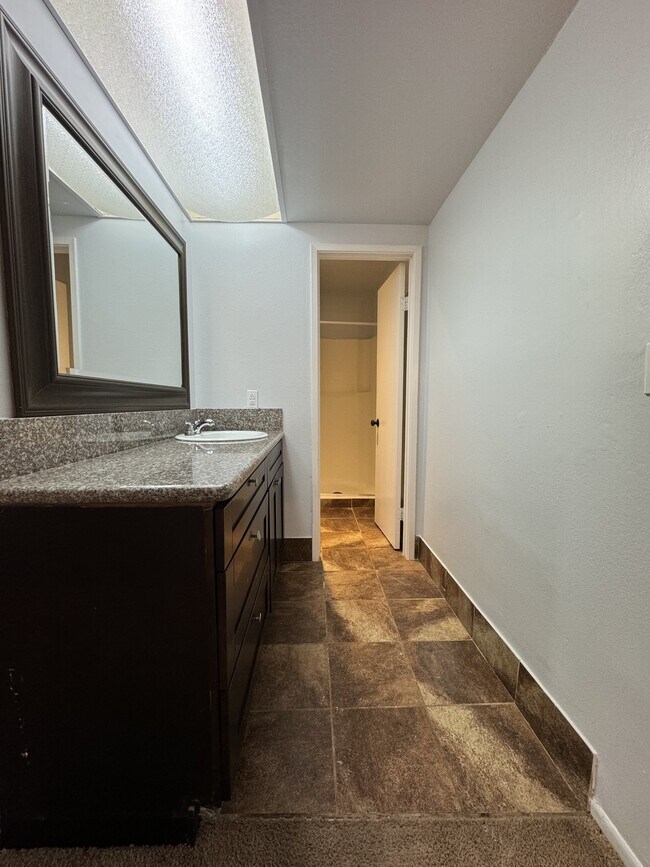Building Photo - 440 Parkside Dr