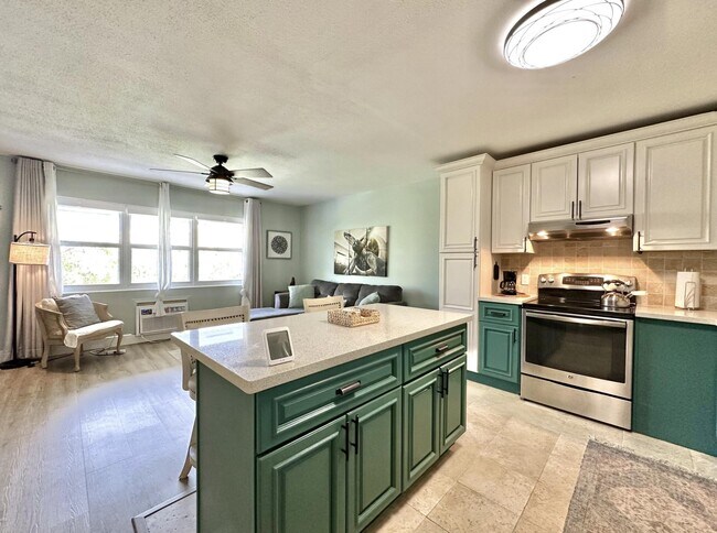 Building Photo - 359 Norwich O