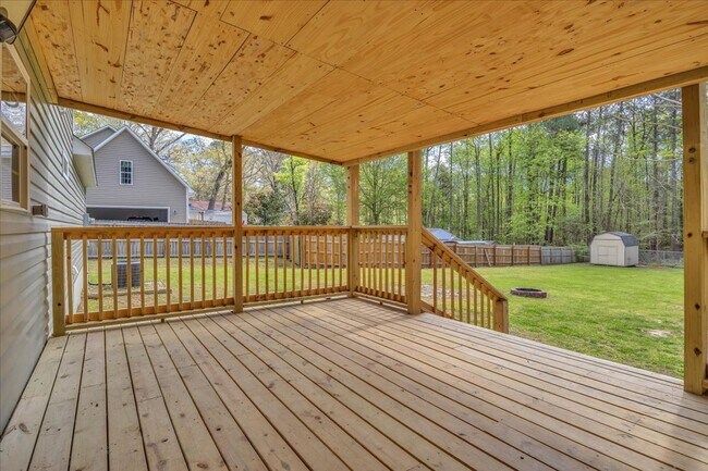 Building Photo - 3 Bedroom 2.5 Bathroom Home
