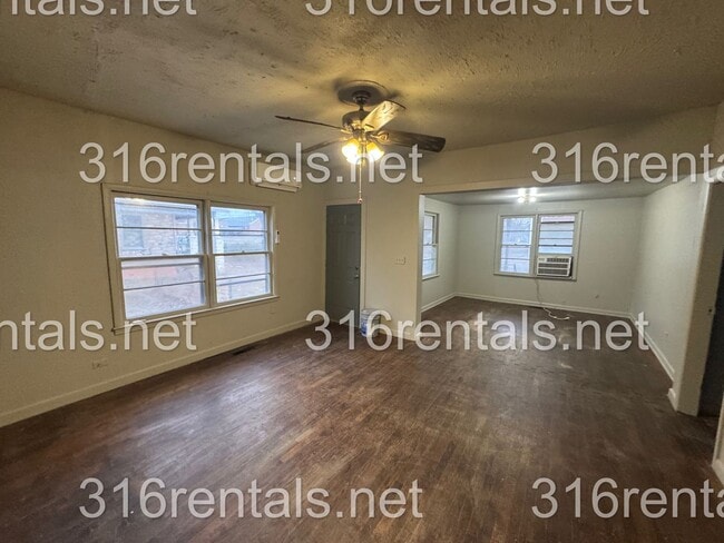 Building Photo - $850- 3 bed 1 bath - Single Family Home