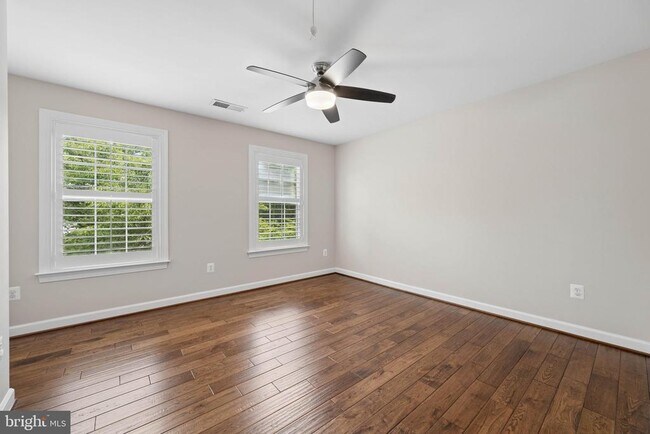 Building Photo - 110 Bedrock Dr