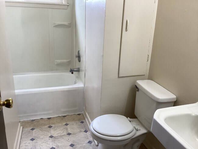 Building Photo - 4947 N 54th St