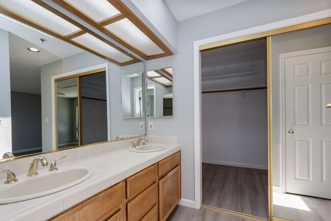 Building Photo - 432 Portofino Dr