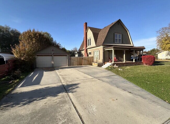 Building Photo - "Charming 3-Bed Oasis with Granite Touches & Cozy Fireplace in Nampa!"