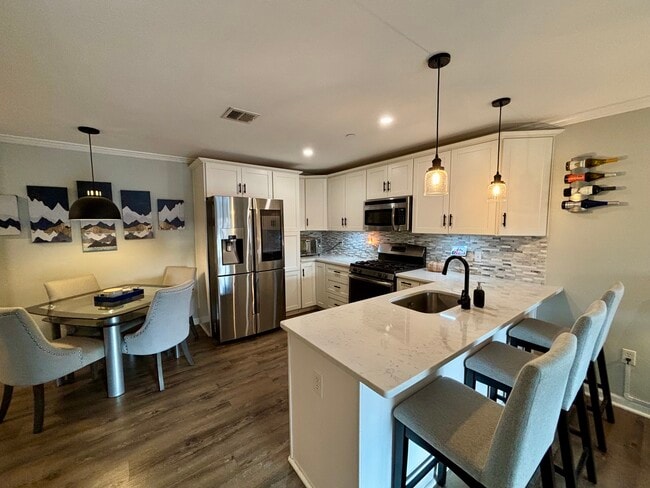 Building Photo - 34 School House Dr