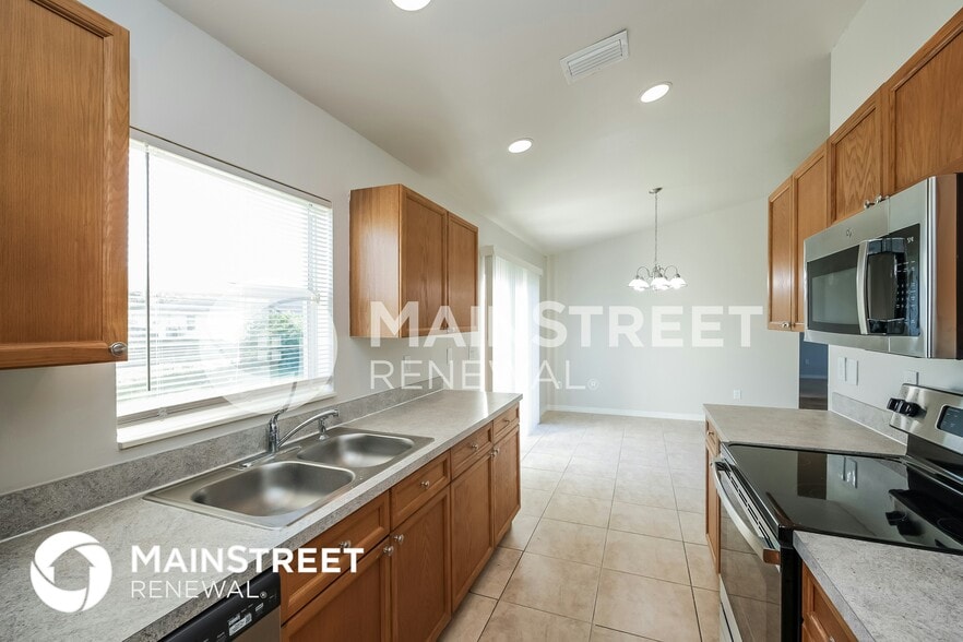 Building Photo - 3409 24th St W
