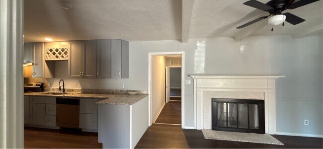 Building Photo - 381 Summerhill Rd