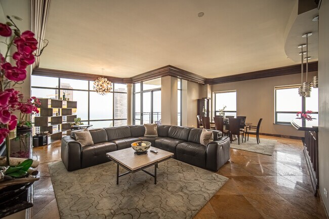 Building Photo - 450 E Waterside Dr