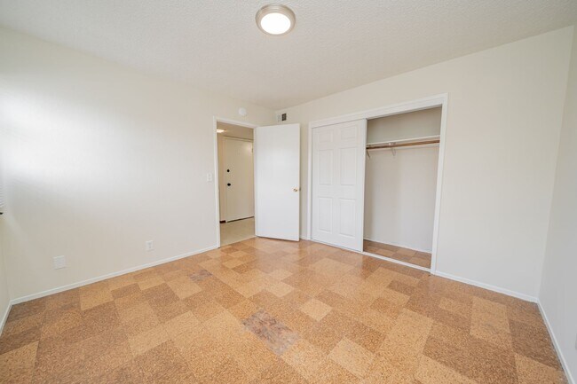 Building Photo - 1467 Russell/2880A&amp;B Sacramento