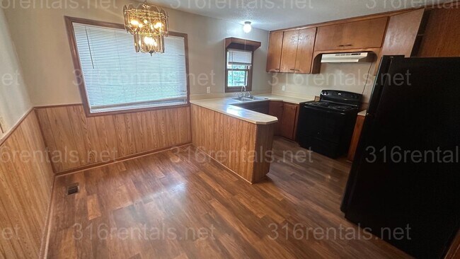 Building Photo - $1195 - 3 bed 1.5 bath - Single Family Home