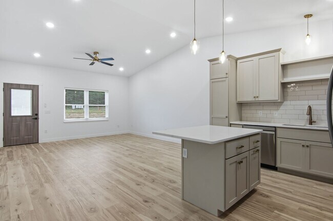 Building Photo - 1713 Whitetail Way