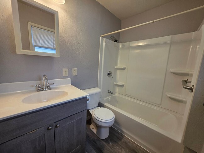 Building Photo - 1353 W Grand Ave