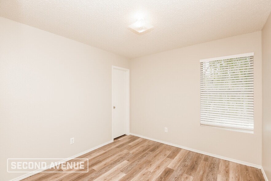 Building Photo - 4845 Waterford Dr