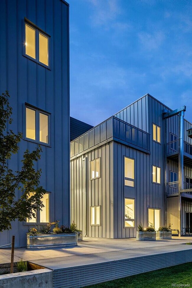 Building Photo - 2525 Arapahoe St