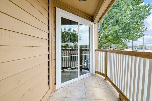 Building Photo - 10211 Sugar Branch Dr