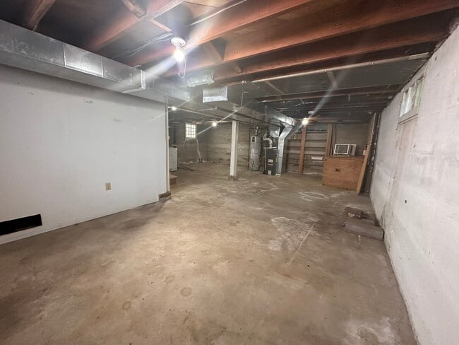 Building Photo - 516 4th Ave