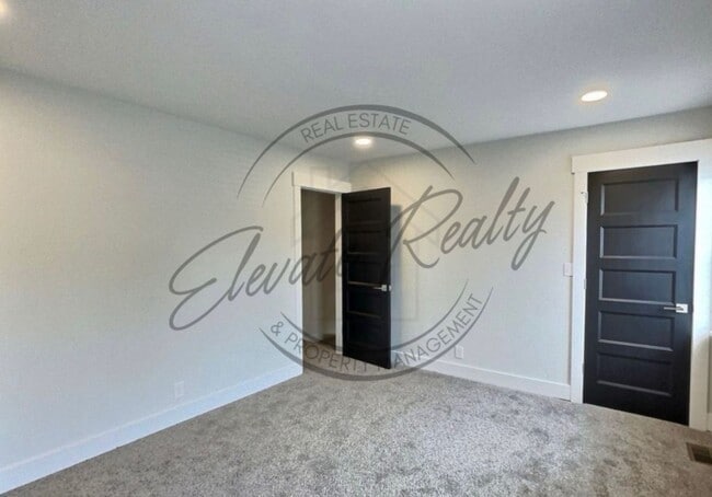 Building Photo - Modern 2-Bedroom Townhome in Clarksville –...
