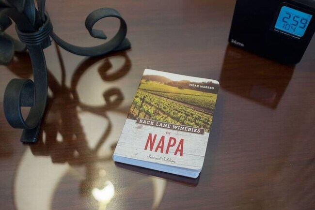 Building Photo - 668 Cottage Dr