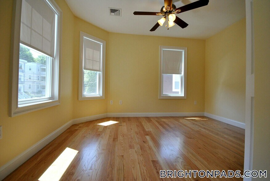 Building Photo - 40 Turner St