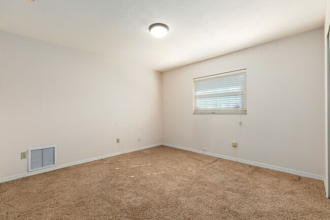 Building Photo - Beautiful POOL home in Longwood in LOCATION, LOCATION, LOCATION!